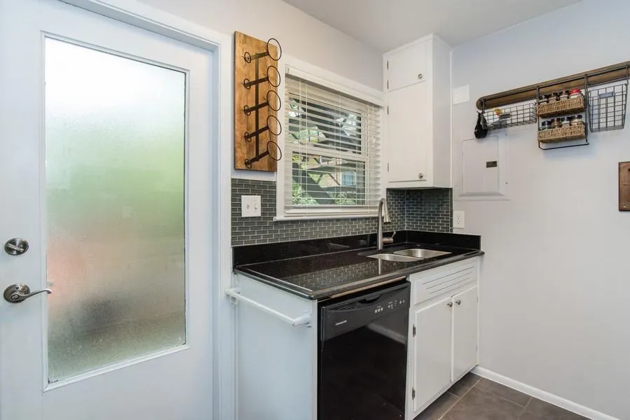 3510 Roswell Road Nw Unit G3, Atlanta, Georgia 30305, 2 Bedrooms Bedrooms, ,2 BathroomsBathrooms,Residential,Sold,3510 Roswell Road Nw Unit G3,5702430