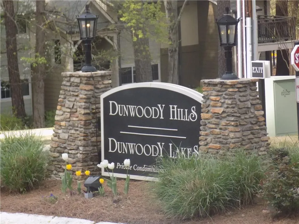 910 Natchez Trace, Atlanta, Georgia 30350, 2 Bedrooms Bedrooms, ,2 BathroomsBathrooms,Residential,Sold,910 Natchez Trace,5667161
