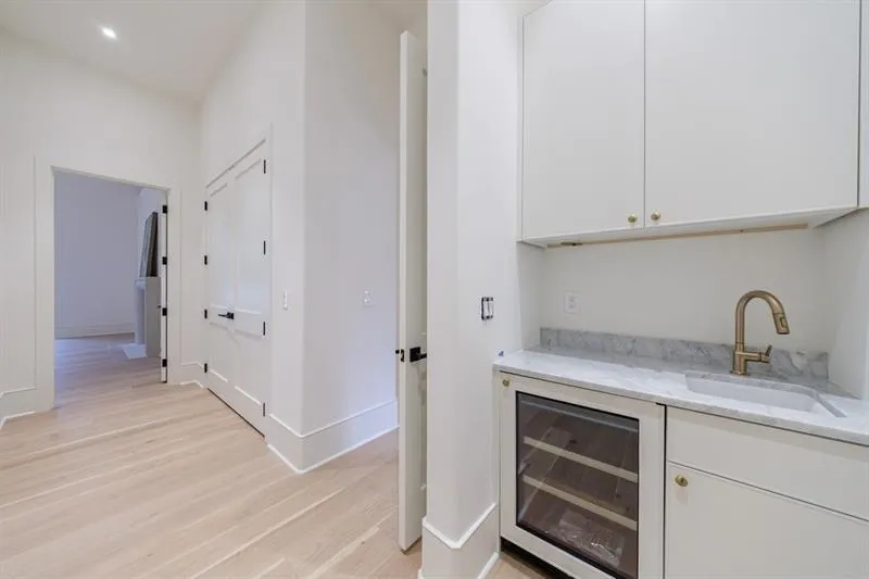 2983 Habersham Court Nw, Atlanta, Georgia 30305, 6 Bedrooms Bedrooms, 0 ,7 BathroomsBathrooms,Residential,For Sale,2983 Habersham Court Nw,7783381