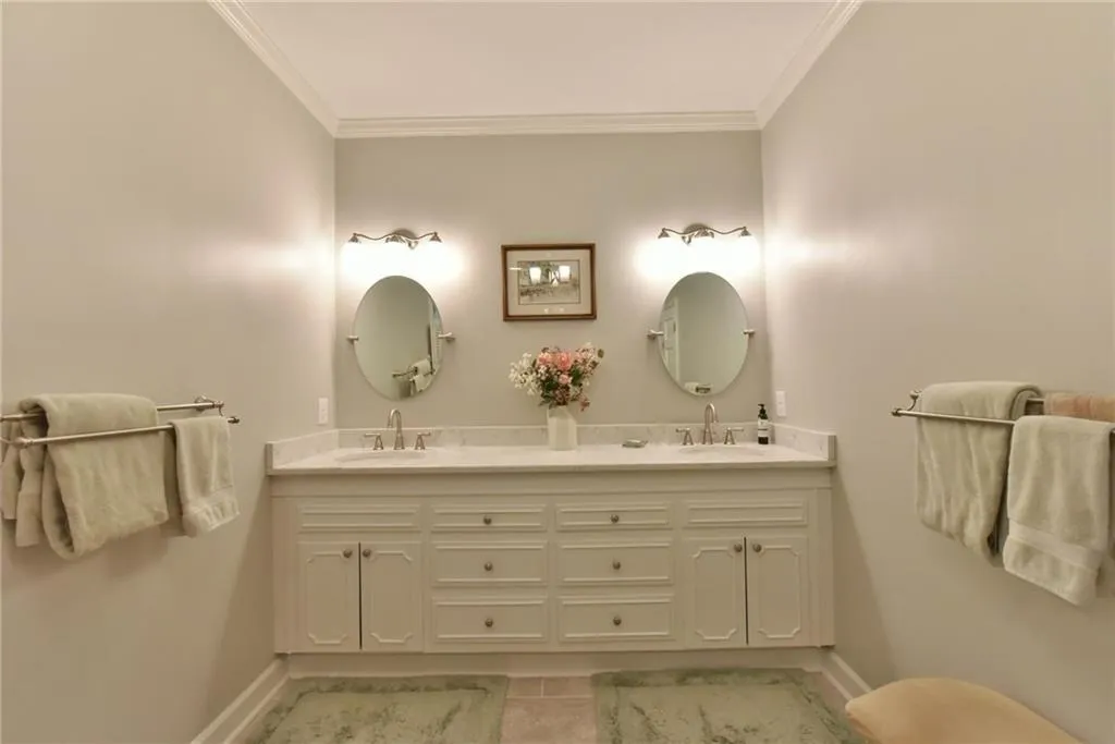 460 Huntcliff Green, Sandy Springs, Georgia 30350, 4 Bedrooms Bedrooms, ,3 BathroomsBathrooms,Residential,Sold,460 Huntcliff Green,5950577