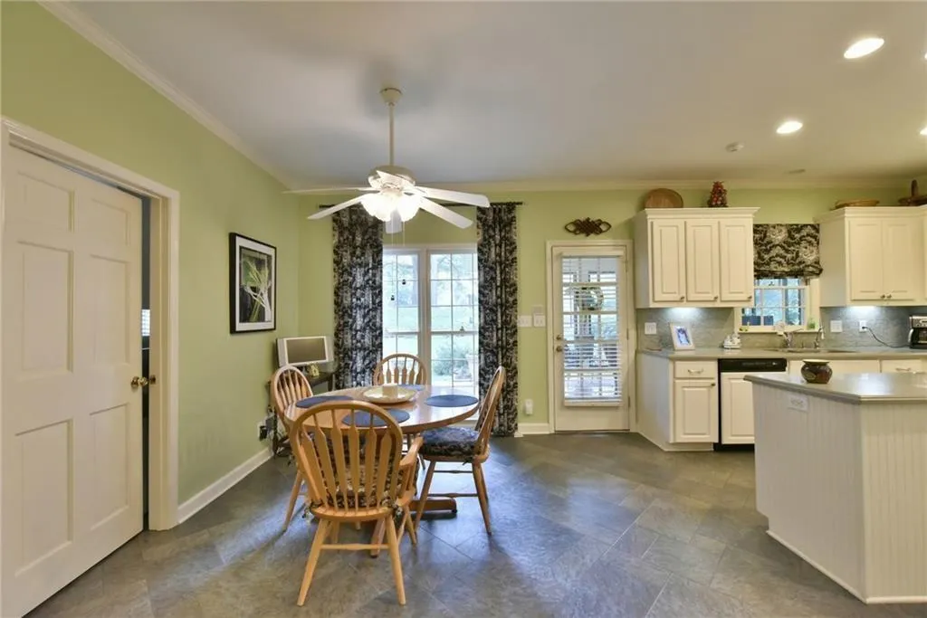 460 Huntcliff Green, Sandy Springs, Georgia 30350, 4 Bedrooms Bedrooms, ,3 BathroomsBathrooms,Residential,Sold,460 Huntcliff Green,5950577