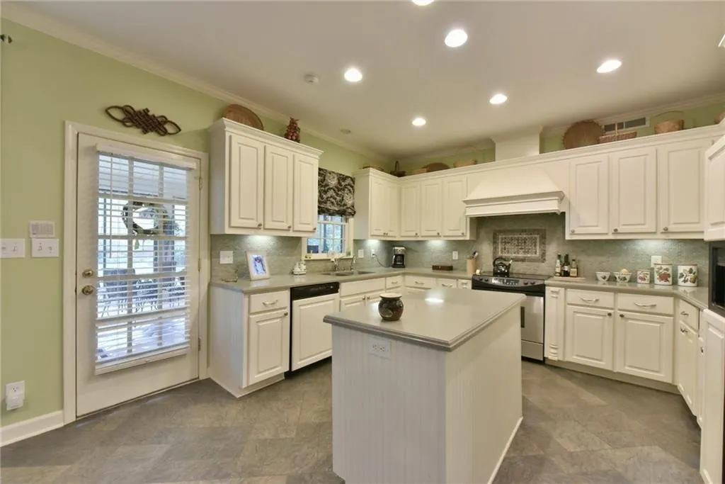 460 Huntcliff Green, Sandy Springs, Georgia 30350, 4 Bedrooms Bedrooms, ,3 BathroomsBathrooms,Residential,Sold,460 Huntcliff Green,5950577