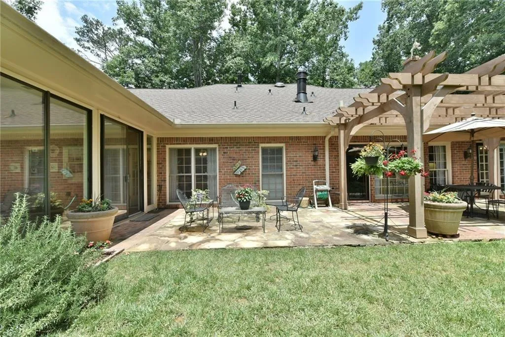 460 Huntcliff Green, Sandy Springs, Georgia 30350, 4 Bedrooms Bedrooms, ,3 BathroomsBathrooms,Residential,Sold,460 Huntcliff Green,5950577