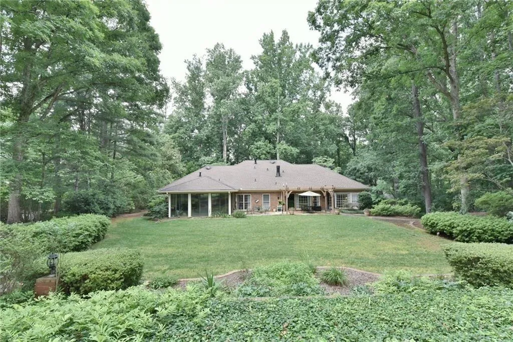 460 Huntcliff Green, Sandy Springs, Georgia 30350, 4 Bedrooms Bedrooms, ,3 BathroomsBathrooms,Residential,Sold,460 Huntcliff Green,5950577