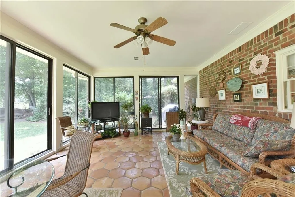 460 Huntcliff Green, Sandy Springs, Georgia 30350, 4 Bedrooms Bedrooms, ,3 BathroomsBathrooms,Residential,Sold,460 Huntcliff Green,5950577