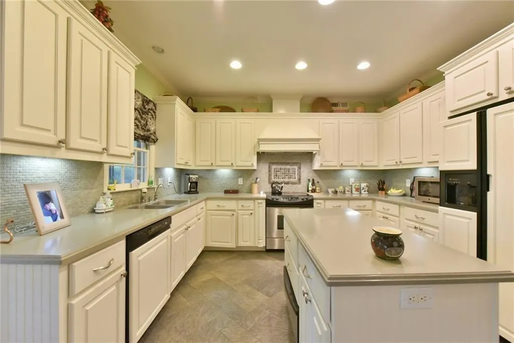 460 Huntcliff Green, Sandy Springs, Georgia 30350, 4 Bedrooms Bedrooms, ,3 BathroomsBathrooms,Residential,Sold,460 Huntcliff Green,5950577