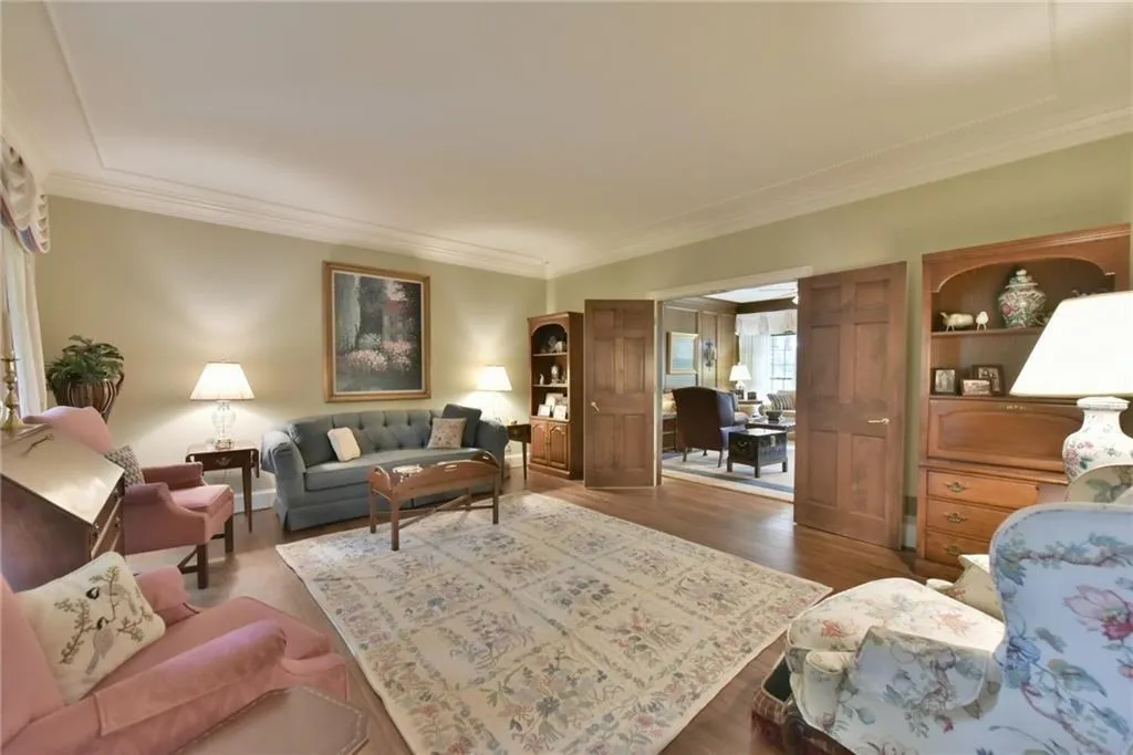 460 Huntcliff Green, Sandy Springs, Georgia 30350, 4 Bedrooms Bedrooms, ,3 BathroomsBathrooms,Residential,Sold,460 Huntcliff Green,5950577