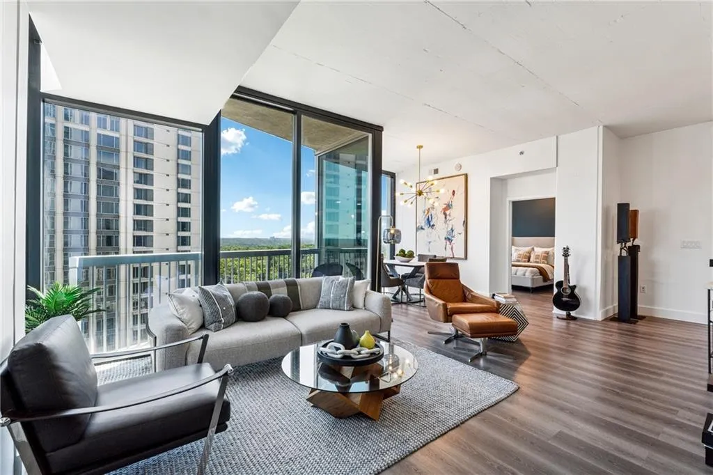 3324 Peachtree Road Ne Unit 1301, Atlanta, Georgia 30326, 2 Bedrooms Bedrooms, ,2 BathroomsBathrooms,Residential,For Sale,3324 Peachtree Road Ne Unit 1301,7639304