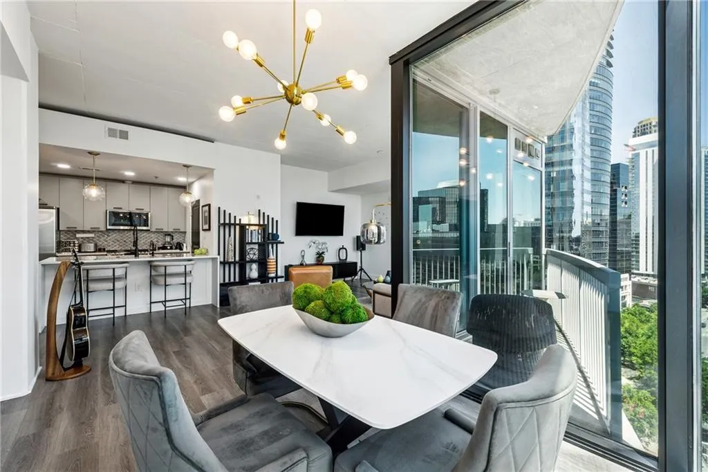 3324 Peachtree Road Ne Unit 1301, Atlanta, Georgia 30326, 2 Bedrooms Bedrooms, ,2 BathroomsBathrooms,Residential,For Sale,3324 Peachtree Road Ne Unit 1301,7639304