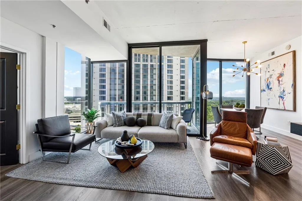 3324 Peachtree Road Ne Unit 1301, Atlanta, Georgia 30326, 2 Bedrooms Bedrooms, ,2 BathroomsBathrooms,Residential,For Sale,3324 Peachtree Road Ne Unit 1301,7639304