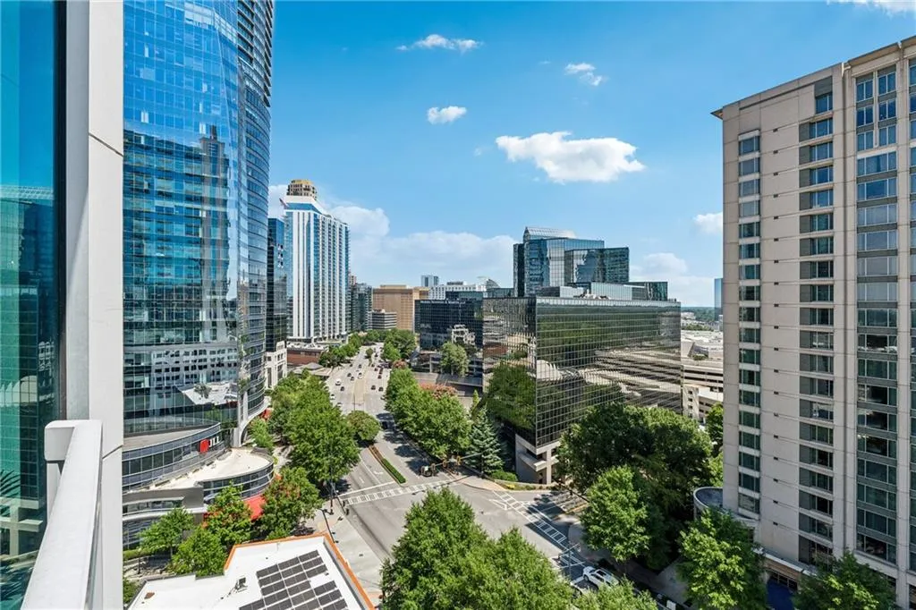 3324 Peachtree Road Ne Unit 1301, Atlanta, Georgia 30326, 2 Bedrooms Bedrooms, ,2 BathroomsBathrooms,Residential,For Sale,3324 Peachtree Road Ne Unit 1301,7639304