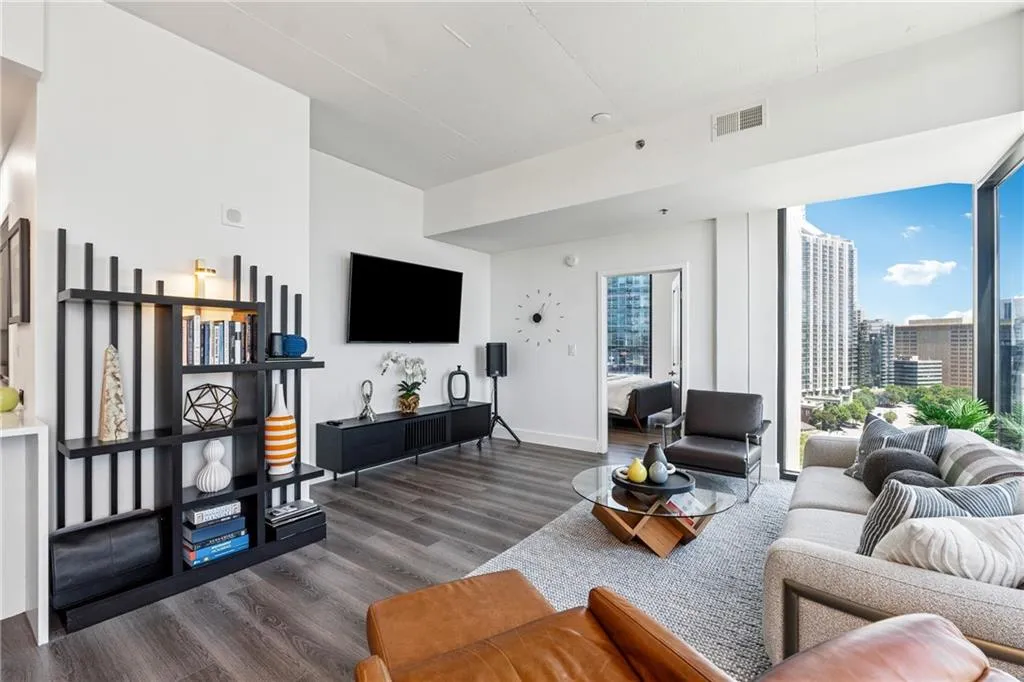 3324 Peachtree Road Ne Unit 1301, Atlanta, Georgia 30326, 2 Bedrooms Bedrooms, ,2 BathroomsBathrooms,Residential,For Sale,3324 Peachtree Road Ne Unit 1301,7639304