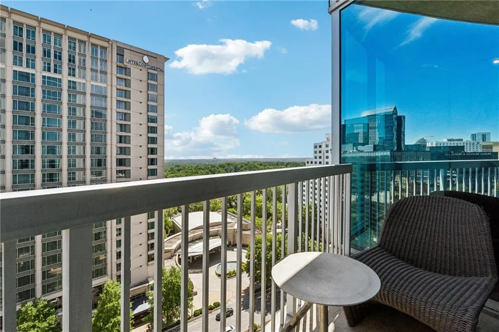 3324 Peachtree Road Ne Unit 1301, Atlanta, Georgia 30326, 2 Bedrooms Bedrooms, ,2 BathroomsBathrooms,Residential,For Sale,3324 Peachtree Road Ne Unit 1301,7639304