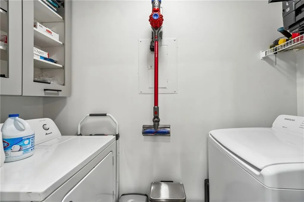 3324 Peachtree Road Ne Unit 1301, Atlanta, Georgia 30326, 2 Bedrooms Bedrooms, ,2 BathroomsBathrooms,Residential,For Sale,3324 Peachtree Road Ne Unit 1301,7639304