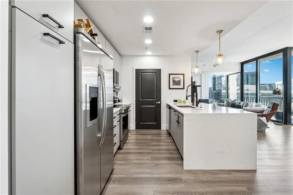 3324 Peachtree Road Ne Unit 1301, Atlanta, Georgia 30326, 2 Bedrooms Bedrooms, ,2 BathroomsBathrooms,Residential,For Sale,3324 Peachtree Road Ne Unit 1301,7639304