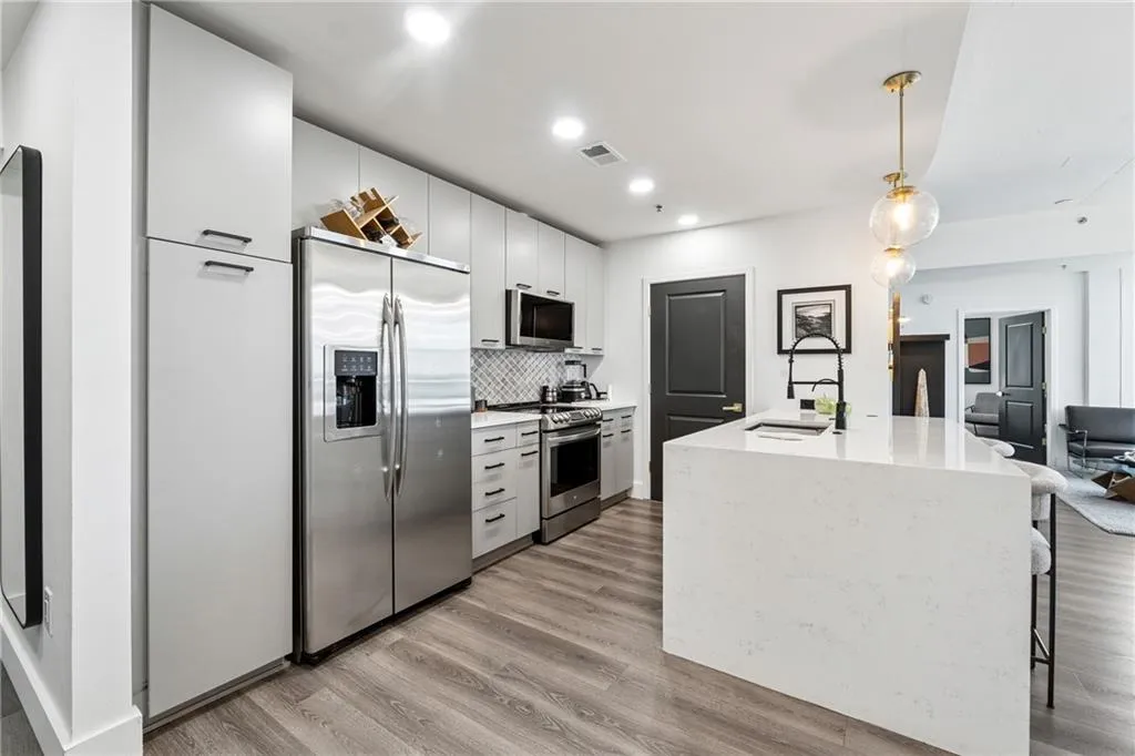 3324 Peachtree Road Ne Unit 1301, Atlanta, Georgia 30326, 2 Bedrooms Bedrooms, ,2 BathroomsBathrooms,Residential,For Sale,3324 Peachtree Road Ne Unit 1301,7639304