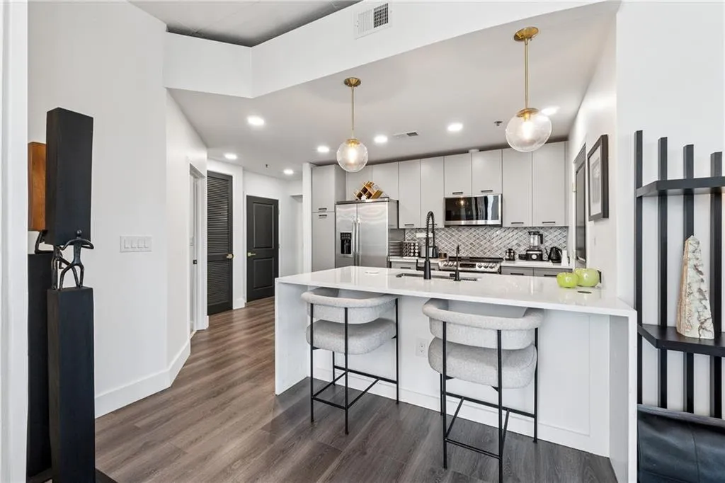 3324 Peachtree Road Ne Unit 1301, Atlanta, Georgia 30326, 2 Bedrooms Bedrooms, ,2 BathroomsBathrooms,Residential,For Sale,3324 Peachtree Road Ne Unit 1301,7639304
