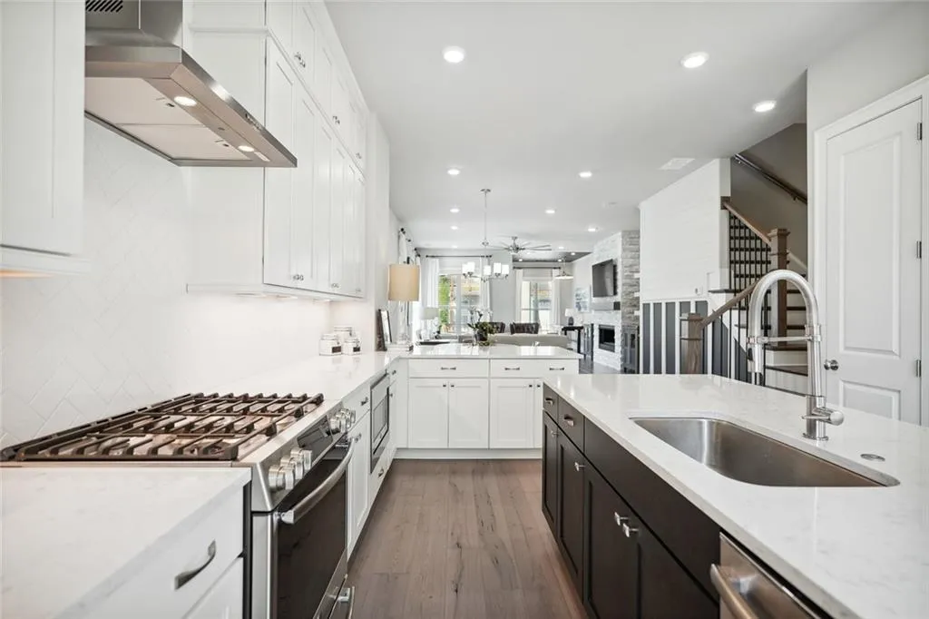 4329 Parkside Place, Sandy Springs, Georgia 30342, 3 Bedrooms Bedrooms, ,3 BathroomsBathrooms,Residential,Sold,4329 Parkside Place,7118369