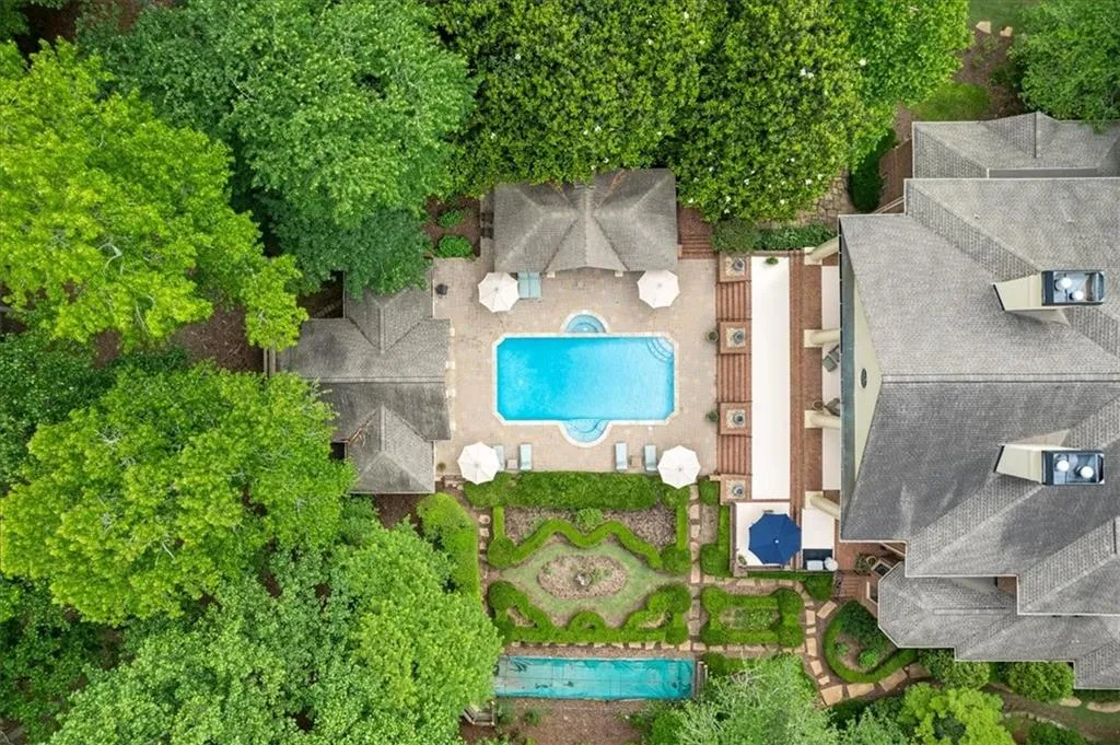 2080 Spalding Drive, Sandy Springs, Georgia 30350, 6 Bedrooms Bedrooms, ,6 BathroomsBathrooms,Residential,Sold,2080 Spalding Drive,7215839