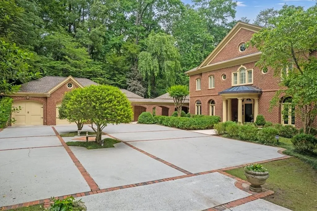 2080 Spalding Drive, Sandy Springs, Georgia 30350, 6 Bedrooms Bedrooms, ,6 BathroomsBathrooms,Residential,Sold,2080 Spalding Drive,7215839