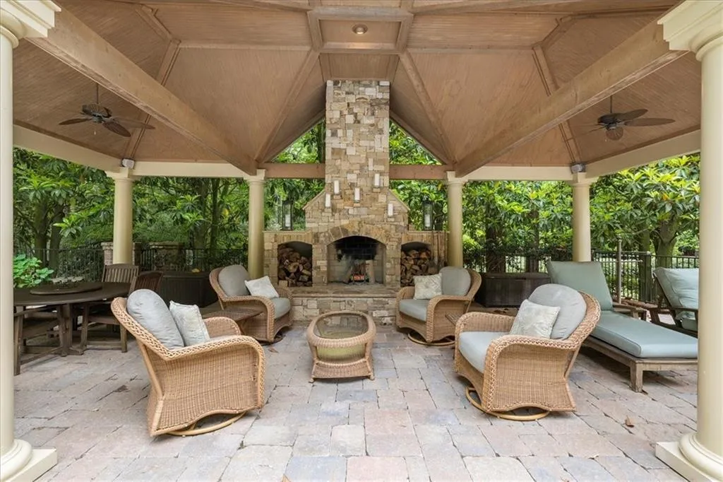 2080 Spalding Drive, Sandy Springs, Georgia 30350, 6 Bedrooms Bedrooms, ,6 BathroomsBathrooms,Residential,Sold,2080 Spalding Drive,7215839
