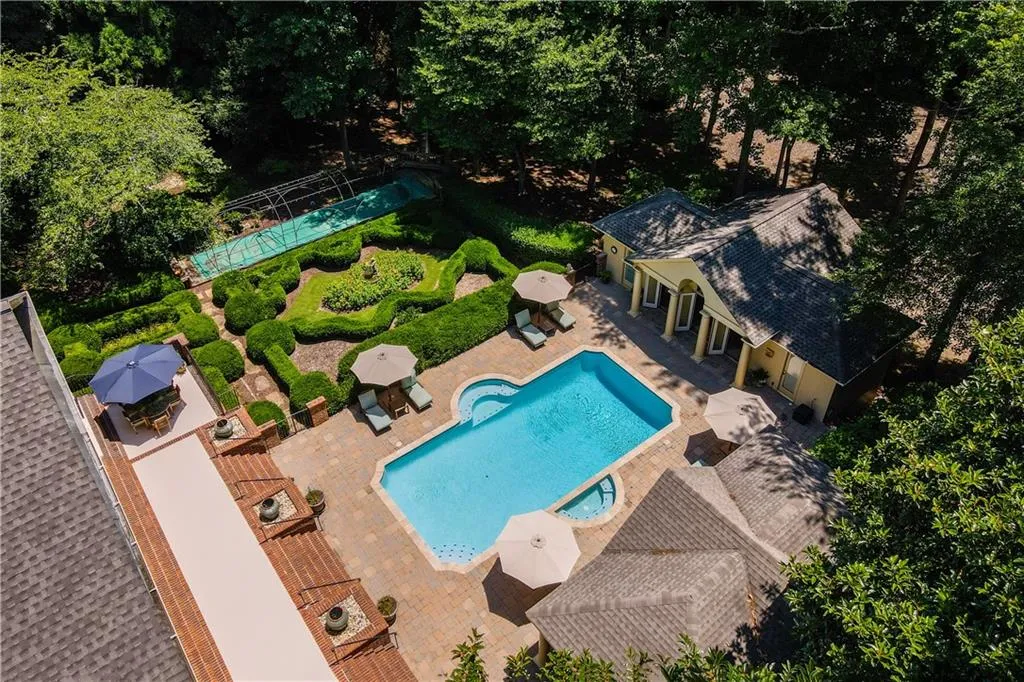 2080 Spalding Drive, Sandy Springs, Georgia 30350, 6 Bedrooms Bedrooms, ,6 BathroomsBathrooms,Residential,Sold,2080 Spalding Drive,7215839