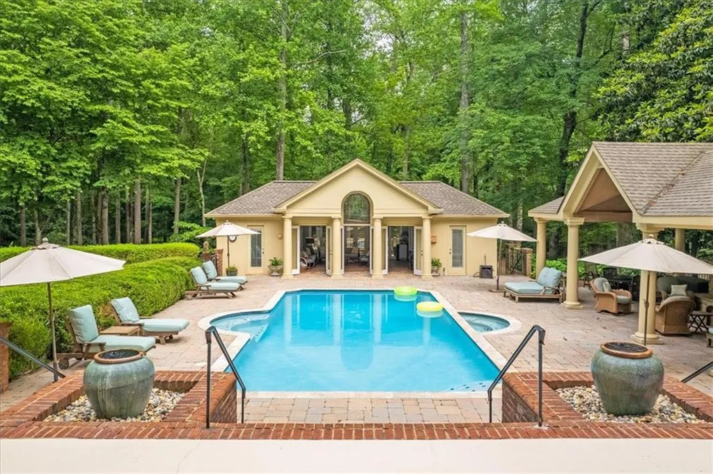 2080 Spalding Drive, Sandy Springs, Georgia 30350, 6 Bedrooms Bedrooms, ,6 BathroomsBathrooms,Residential,Sold,2080 Spalding Drive,7215839