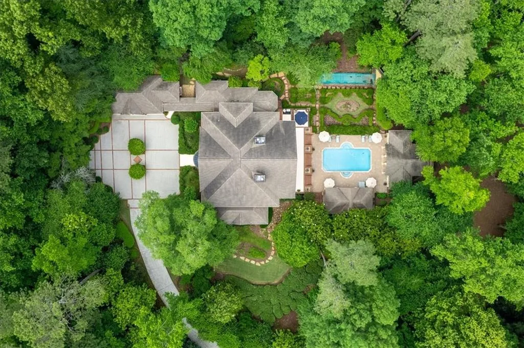 2080 Spalding Drive, Sandy Springs, Georgia 30350, 6 Bedrooms Bedrooms, ,6 BathroomsBathrooms,Residential,Sold,2080 Spalding Drive,7215839