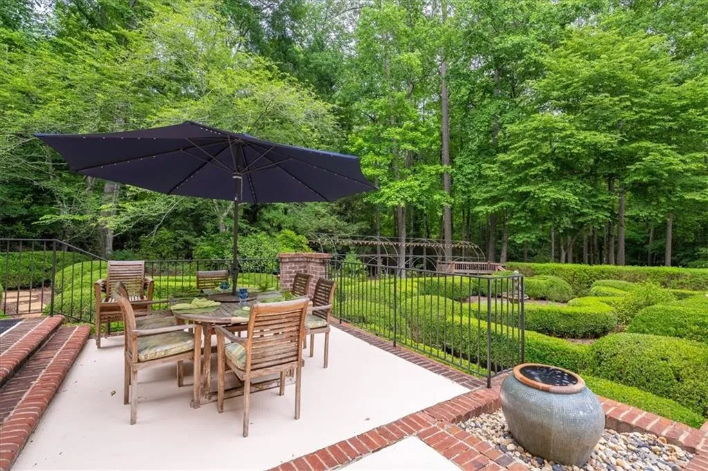 2080 Spalding Drive, Sandy Springs, Georgia 30350, 6 Bedrooms Bedrooms, ,6 BathroomsBathrooms,Residential,Sold,2080 Spalding Drive,7215839