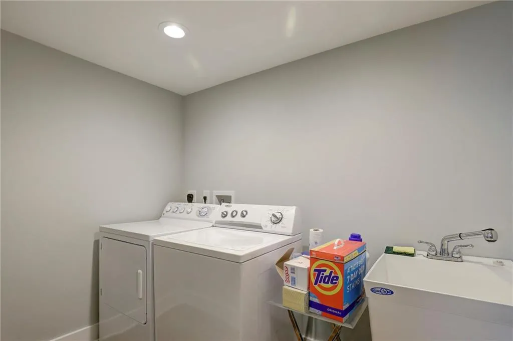 6405 Bridgewood Valley Road, Atlanta, Georgia 30328, 5 Bedrooms Bedrooms, ,3 BathroomsBathrooms,Residential,Sold,6405 Bridgewood Valley Road,6707354