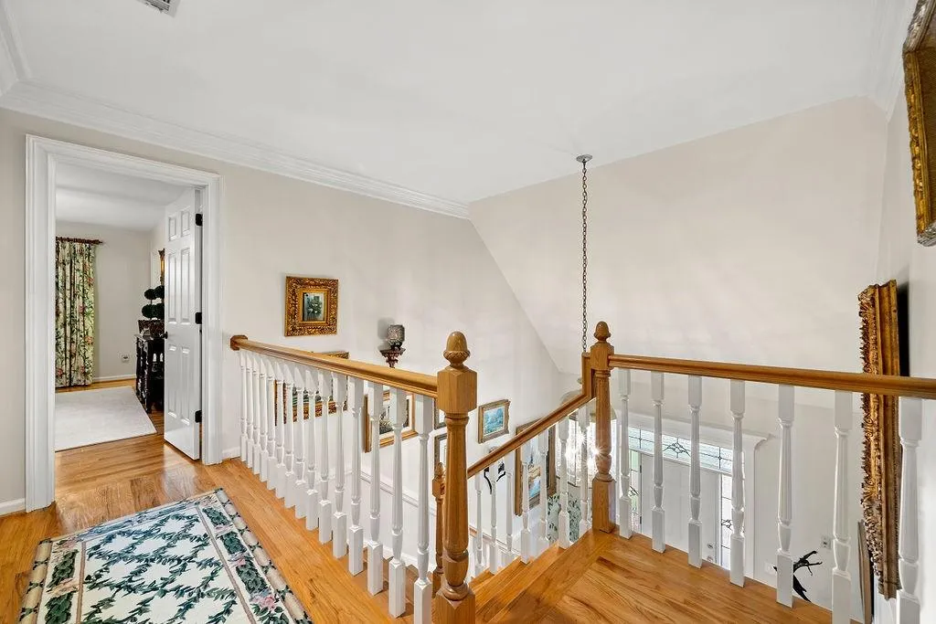 100 Grogans Lake Drive, Sandy Springs, Georgia 30350, 5 Bedrooms Bedrooms, ,4 BathroomsBathrooms,Residential,Sold,100 Grogans Lake Drive,7219711