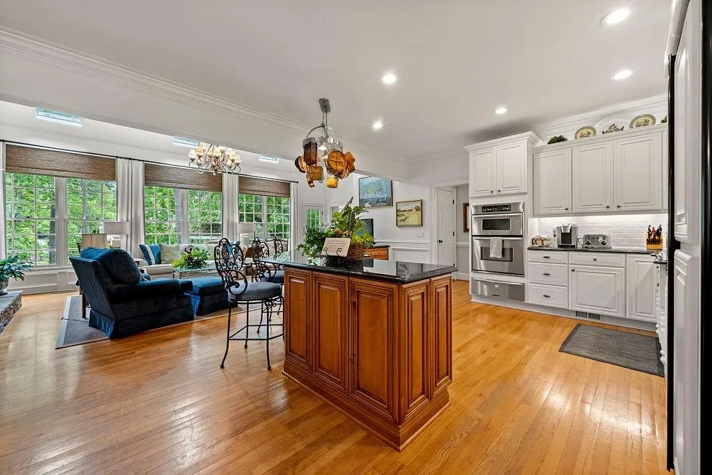 100 Grogans Lake Drive, Sandy Springs, Georgia 30350, 5 Bedrooms Bedrooms, ,4 BathroomsBathrooms,Residential,Sold,100 Grogans Lake Drive,7219711