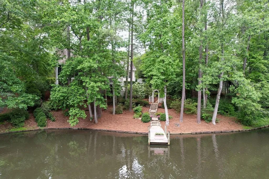 100 Grogans Lake Drive, Sandy Springs, Georgia 30350, 5 Bedrooms Bedrooms, ,4 BathroomsBathrooms,Residential,Sold,100 Grogans Lake Drive,7219711