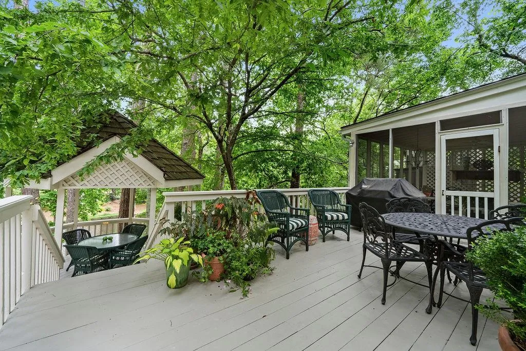 100 Grogans Lake Drive, Sandy Springs, Georgia 30350, 5 Bedrooms Bedrooms, ,4 BathroomsBathrooms,Residential,Sold,100 Grogans Lake Drive,7219711