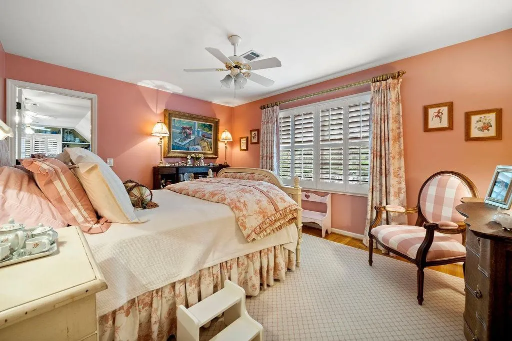 100 Grogans Lake Drive, Sandy Springs, Georgia 30350, 5 Bedrooms Bedrooms, ,4 BathroomsBathrooms,Residential,Sold,100 Grogans Lake Drive,7219711