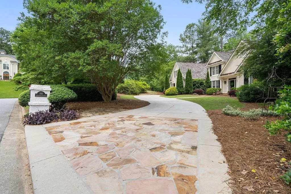 100 Grogans Lake Drive, Sandy Springs, Georgia 30350, 5 Bedrooms Bedrooms, ,4 BathroomsBathrooms,Residential,Sold,100 Grogans Lake Drive,7219711