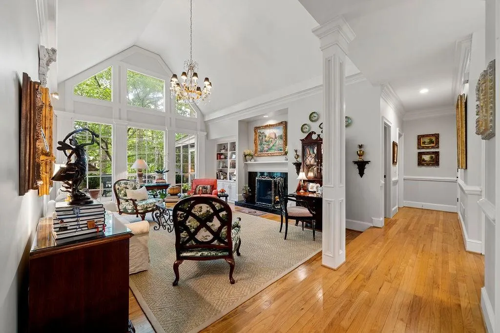 100 Grogans Lake Drive, Sandy Springs, Georgia 30350, 5 Bedrooms Bedrooms, ,4 BathroomsBathrooms,Residential,Sold,100 Grogans Lake Drive,7219711