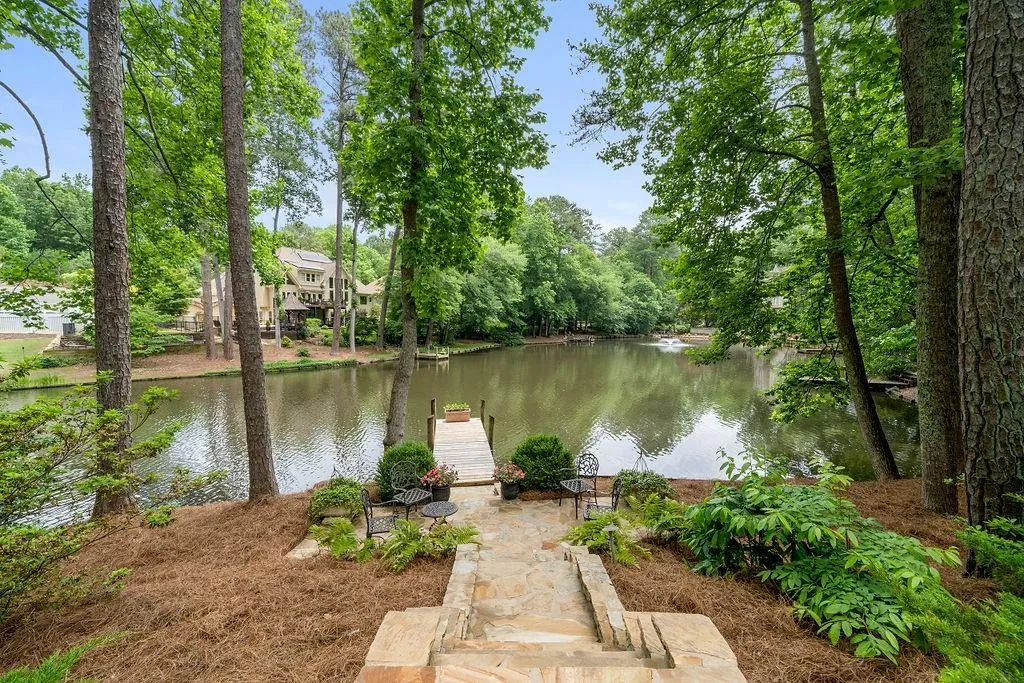 100 Grogans Lake Drive, Sandy Springs, Georgia 30350, 5 Bedrooms Bedrooms, ,4 BathroomsBathrooms,Residential,Sold,100 Grogans Lake Drive,7219711
