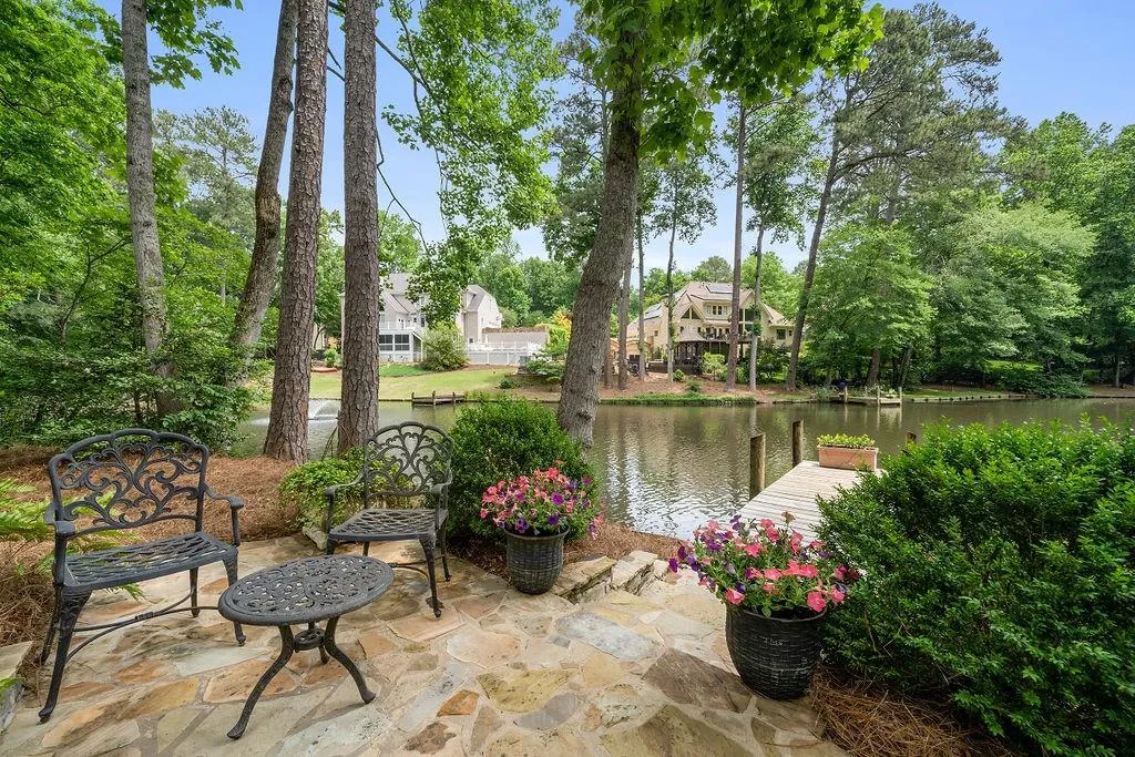 100 Grogans Lake Drive, Sandy Springs, Georgia 30350, 5 Bedrooms Bedrooms, ,4 BathroomsBathrooms,Residential,Sold,100 Grogans Lake Drive,7219711