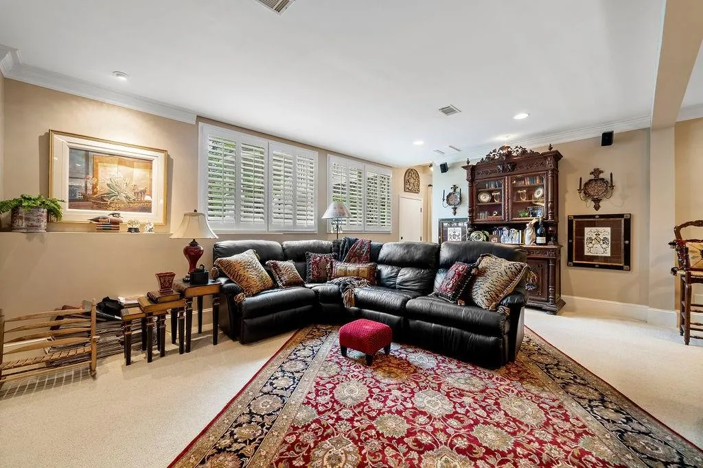 100 Grogans Lake Drive, Sandy Springs, Georgia 30350, 5 Bedrooms Bedrooms, ,4 BathroomsBathrooms,Residential,Sold,100 Grogans Lake Drive,7219711