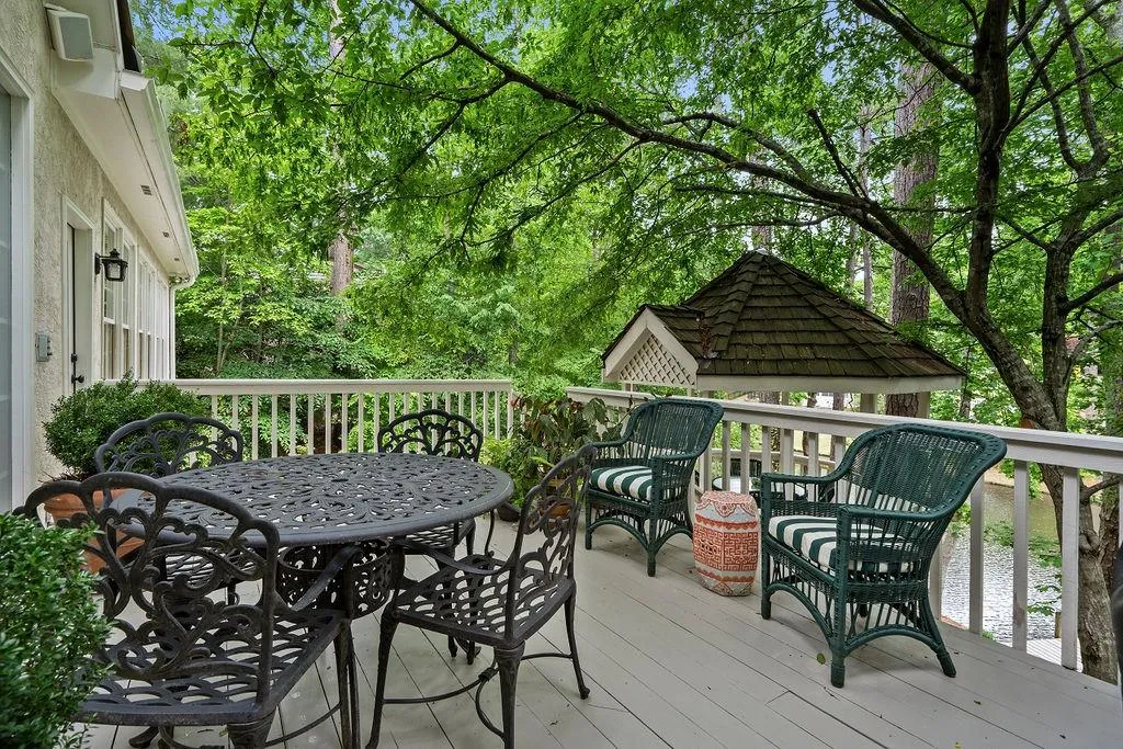 100 Grogans Lake Drive, Sandy Springs, Georgia 30350, 5 Bedrooms Bedrooms, ,4 BathroomsBathrooms,Residential,Sold,100 Grogans Lake Drive,7219711