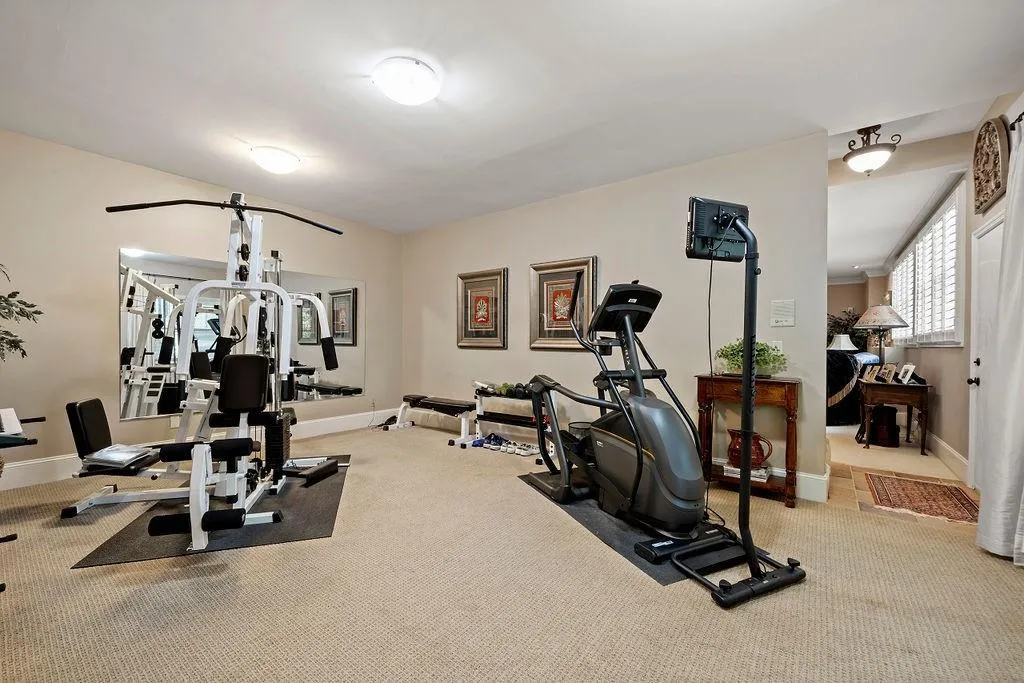 100 Grogans Lake Drive, Sandy Springs, Georgia 30350, 5 Bedrooms Bedrooms, ,4 BathroomsBathrooms,Residential,Sold,100 Grogans Lake Drive,7219711