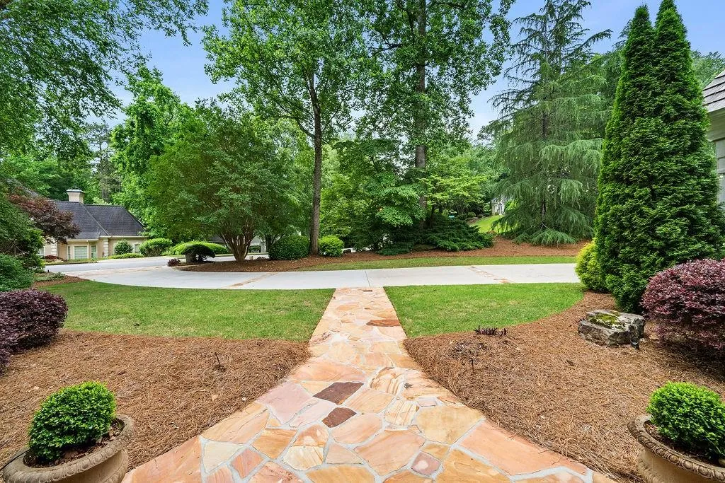 100 Grogans Lake Drive, Sandy Springs, Georgia 30350, 5 Bedrooms Bedrooms, ,4 BathroomsBathrooms,Residential,Sold,100 Grogans Lake Drive,7219711