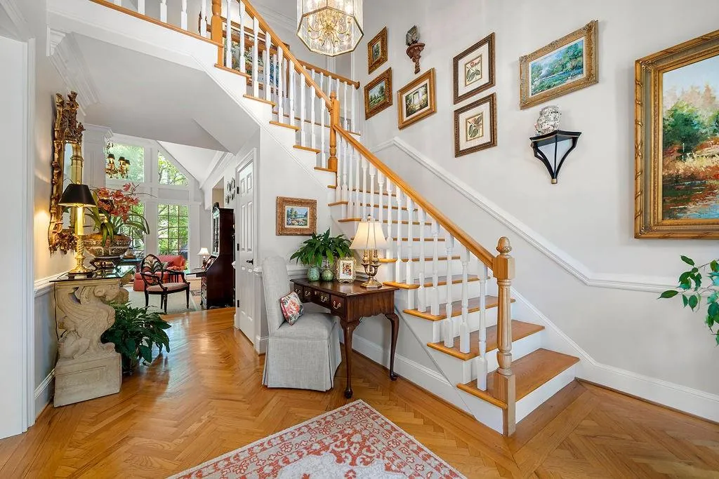 100 Grogans Lake Drive, Sandy Springs, Georgia 30350, 5 Bedrooms Bedrooms, ,4 BathroomsBathrooms,Residential,Sold,100 Grogans Lake Drive,7219711