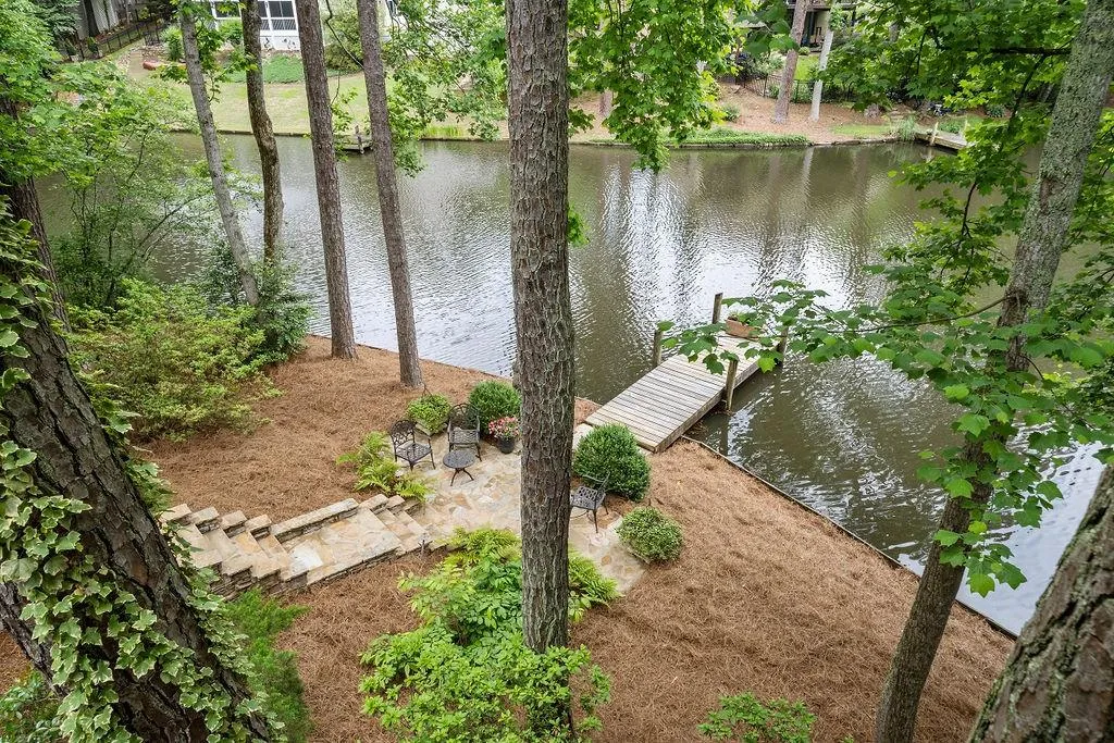 100 Grogans Lake Drive, Sandy Springs, Georgia 30350, 5 Bedrooms Bedrooms, ,4 BathroomsBathrooms,Residential,Sold,100 Grogans Lake Drive,7219711