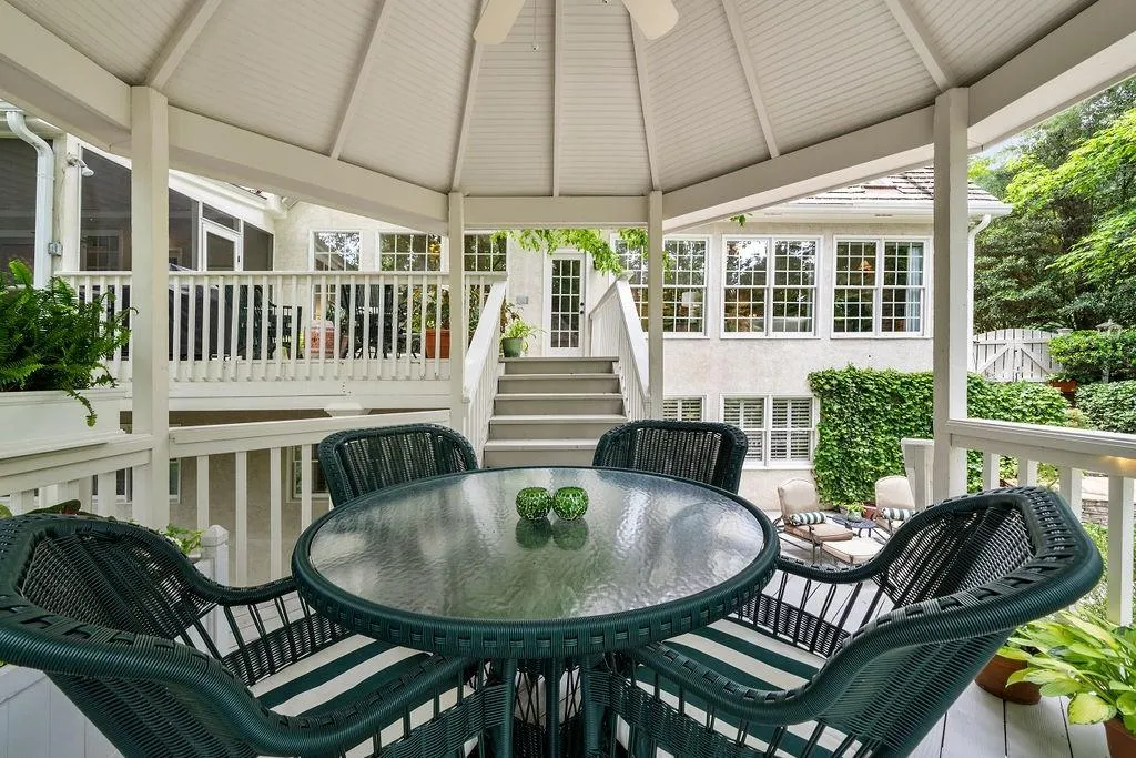 100 Grogans Lake Drive, Sandy Springs, Georgia 30350, 5 Bedrooms Bedrooms, ,4 BathroomsBathrooms,Residential,Sold,100 Grogans Lake Drive,7219711
