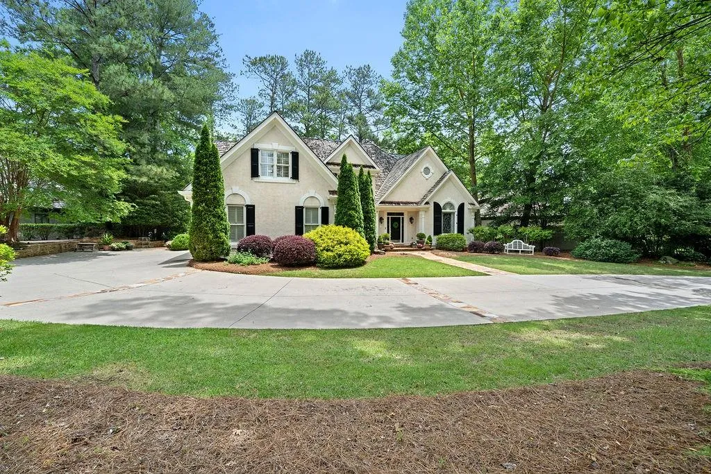 100 Grogans Lake Drive, Sandy Springs, Georgia 30350, 5 Bedrooms Bedrooms, ,4 BathroomsBathrooms,Residential,Sold,100 Grogans Lake Drive,7219711