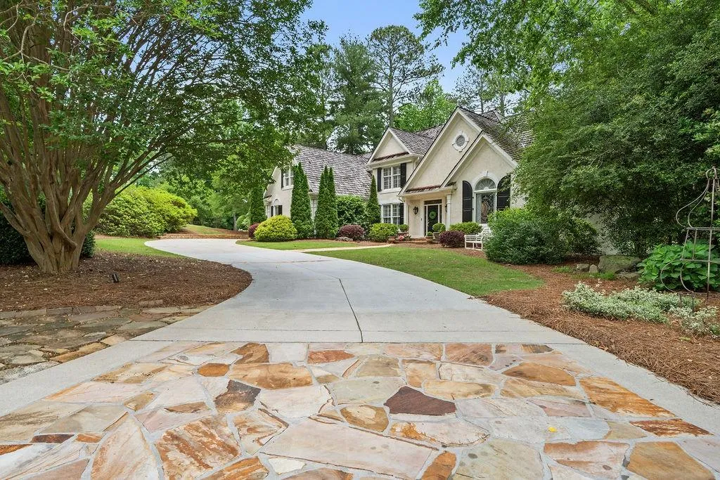 100 Grogans Lake Drive, Sandy Springs, Georgia 30350, 5 Bedrooms Bedrooms, ,4 BathroomsBathrooms,Residential,Sold,100 Grogans Lake Drive,7219711
