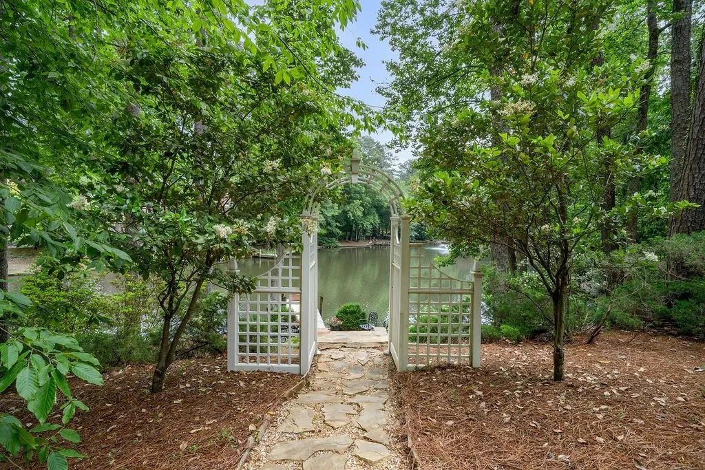 100 Grogans Lake Drive, Sandy Springs, Georgia 30350, 5 Bedrooms Bedrooms, ,4 BathroomsBathrooms,Residential,Sold,100 Grogans Lake Drive,7219711