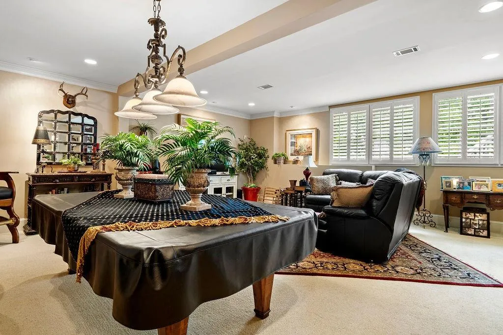 100 Grogans Lake Drive, Sandy Springs, Georgia 30350, 5 Bedrooms Bedrooms, ,4 BathroomsBathrooms,Residential,Sold,100 Grogans Lake Drive,7219711